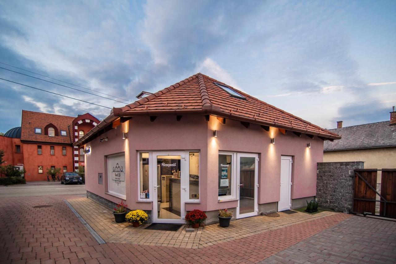 Sweet Life Wellness Apartments Эгерсалок Экстерьер фото